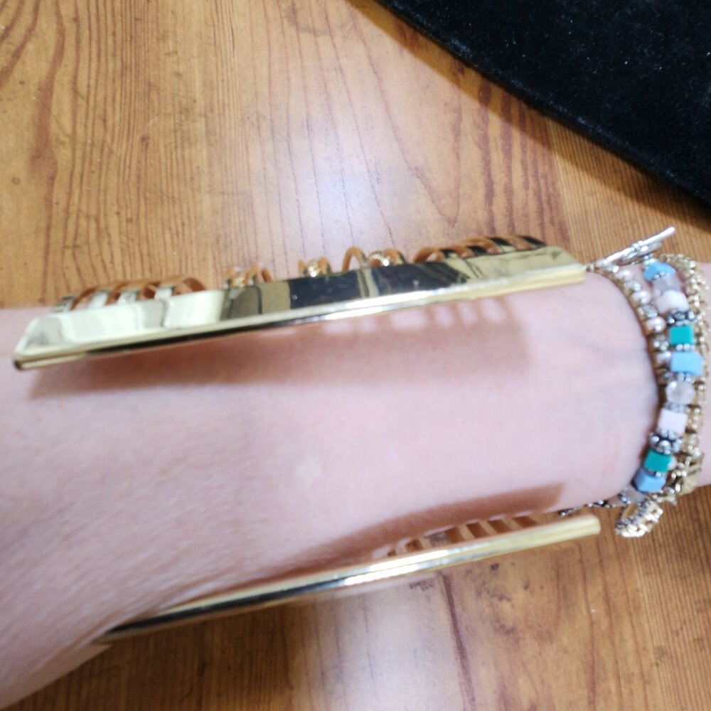 Womens Cuffed Large Bracelet Gold Tone - Picture 3 of 5